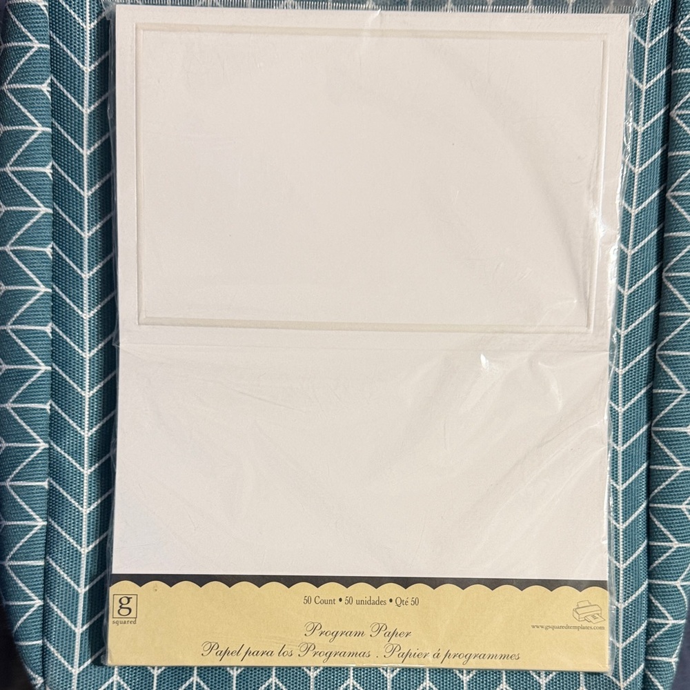 Gartner Studios Classic White Program Paper & 60 Heart Seals